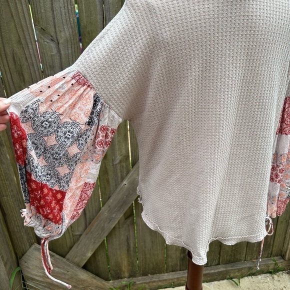 In Loom The Way You Move Mixed Media Boho Bandana Waffle Knit Loose Fit Top - Picture 14 of 16